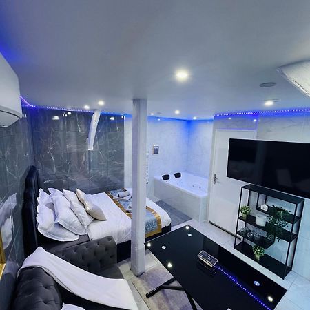 Room & Jacuzzi - Stade De France Saint-Denis  Esterno foto