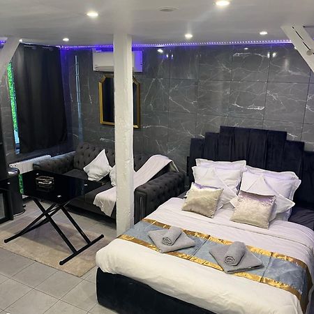 Room & Jacuzzi - Stade De France Saint-Denis  Esterno foto