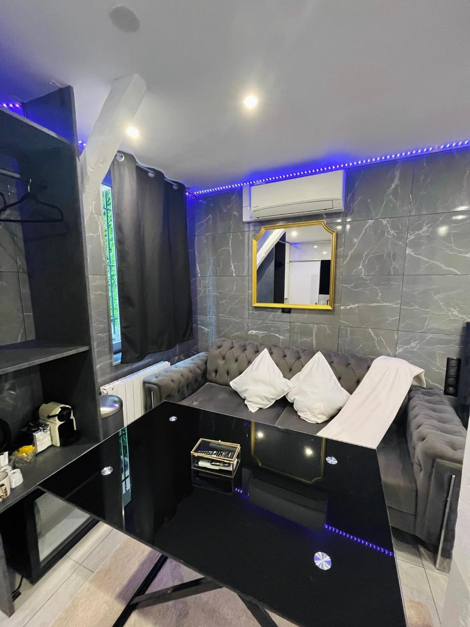 Room & Jacuzzi - Stade De France Saint-Denis  Esterno foto