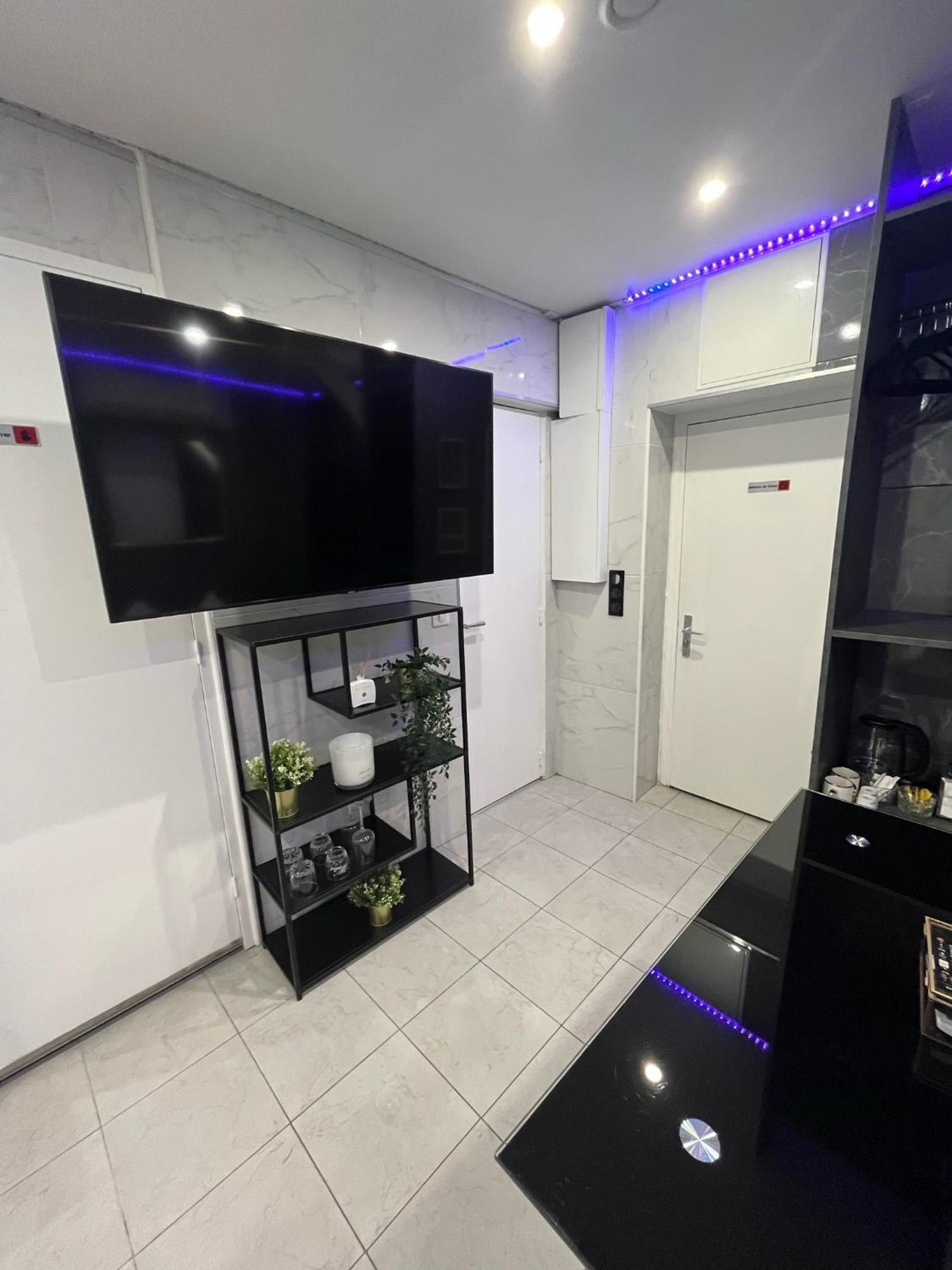 Room & Jacuzzi - Stade De France Saint-Denis  Esterno foto