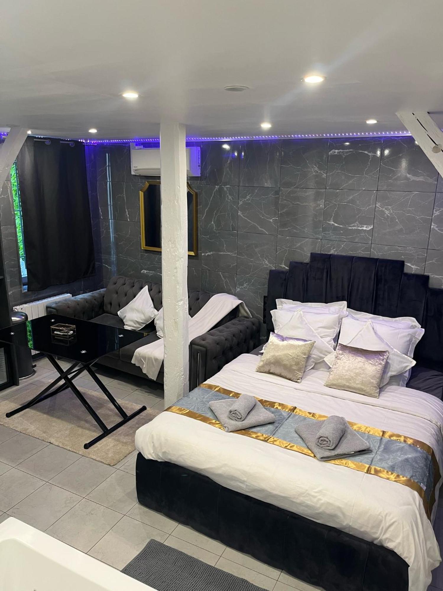 Room & Jacuzzi - Stade De France Saint-Denis  Esterno foto